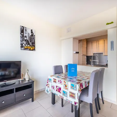 Apartment Vitalo 101 Near The Center In , Cleaning Included