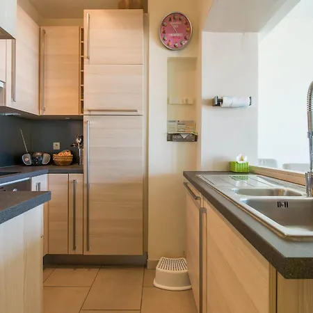 Vitalo 101 Near The Center In , Cleaning Included Apartment